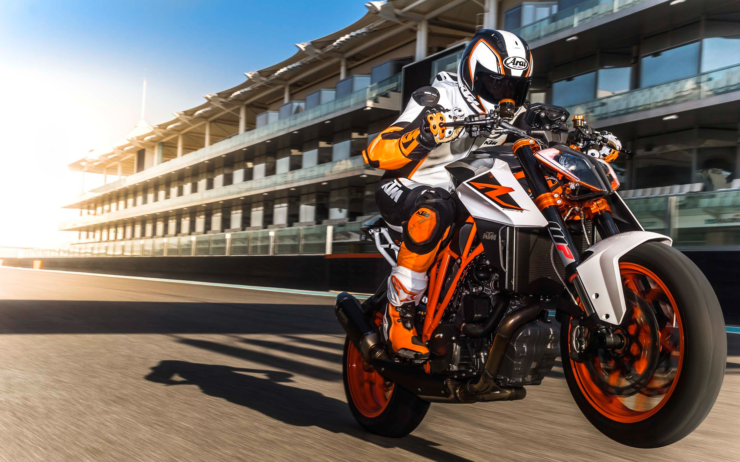 2017 KTM 1290 Super Duke R98500655